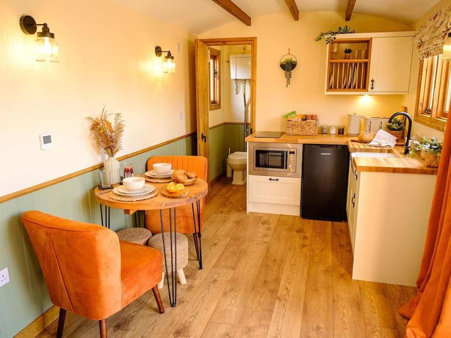 Lintmill Lodges - Heather Shepherds Hut Sorn Εξωτερικό φωτογραφία